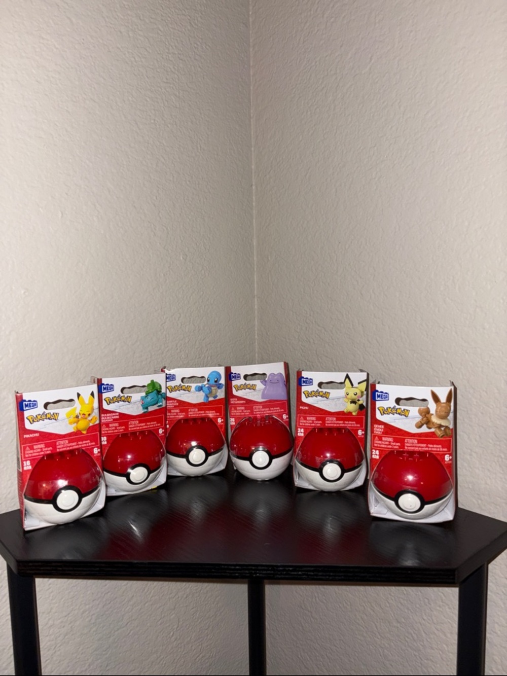 Pokemon Red & White Poké Ball Figure 6 Pack Set